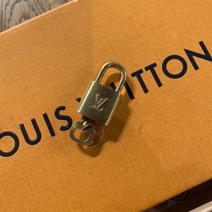COPY - Louis Vuitton key and lock #305